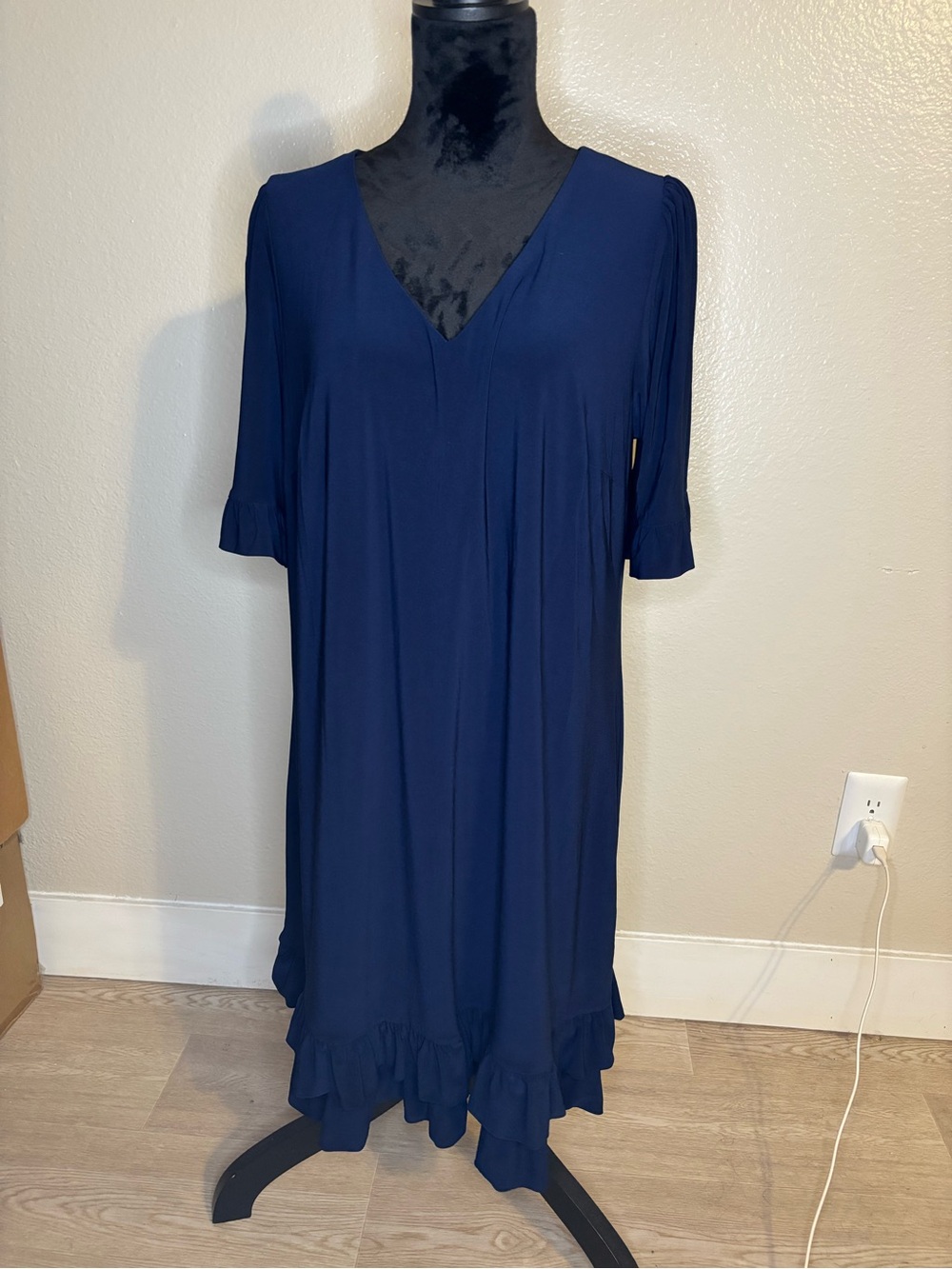 MSK Women Navy V-Neck Ruffle Hem Shift Dress Size 1X